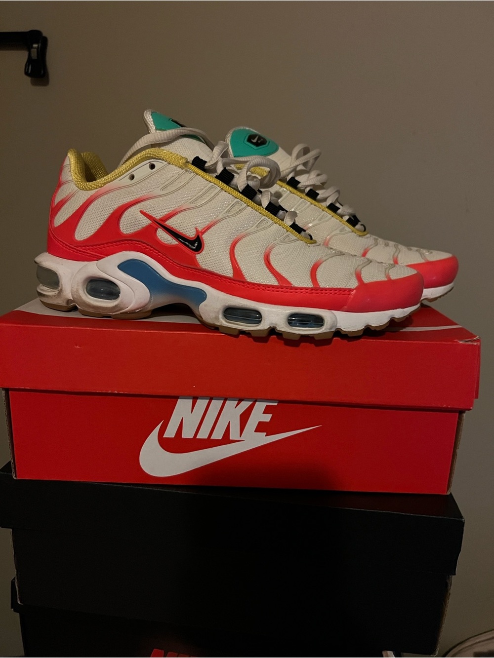 Nike Women Air Max Plus White Pink Yellow Accent Sneakers